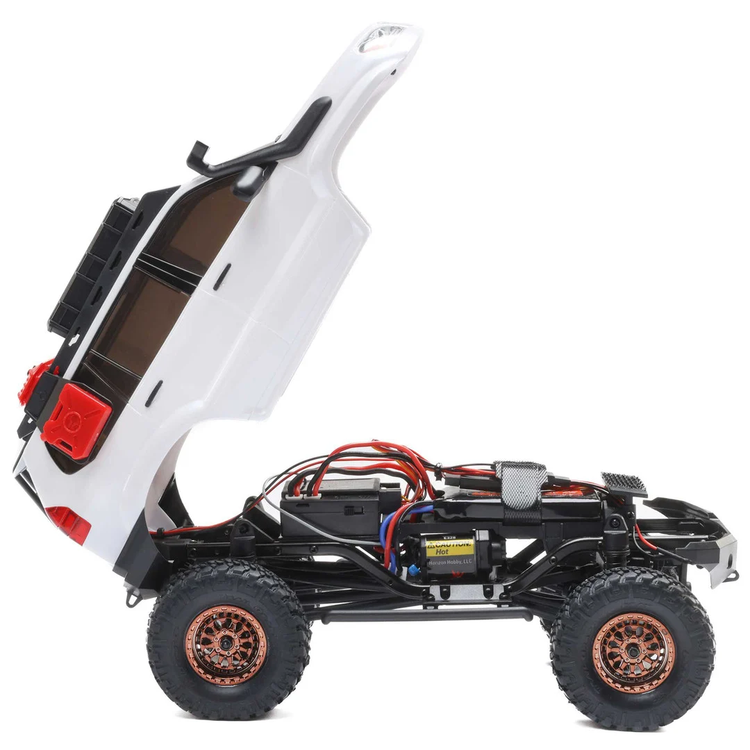 Axial Lexus GX470 SCX24 4WD RTR Crawler, White - Image 4