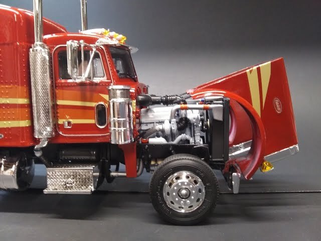 AMT 1/24 - Peterbilt 378 Long Hauler Semi Tractor - Image 2