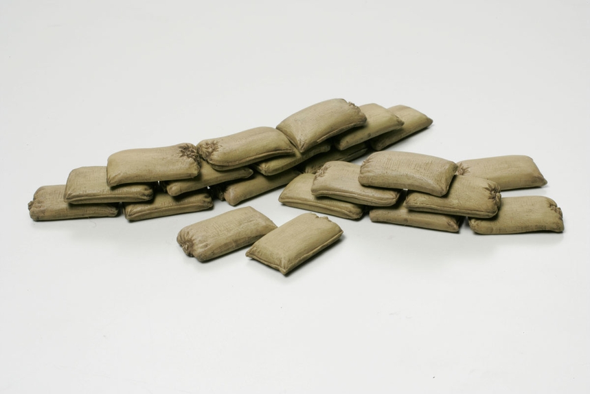 TAMIYA 1/48 BRICK WALL SAND BAG AND BARRICADE SET - Image 2