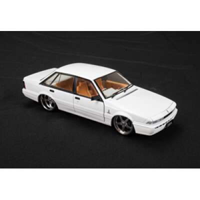 DDA 1:24 Metallic White Custom Holden VL Calais